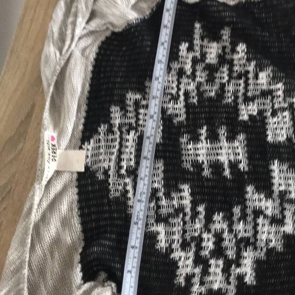 Open front waterfall fringed tribal pattern cardigan Sz women’s Medium - Picture 4 of 7